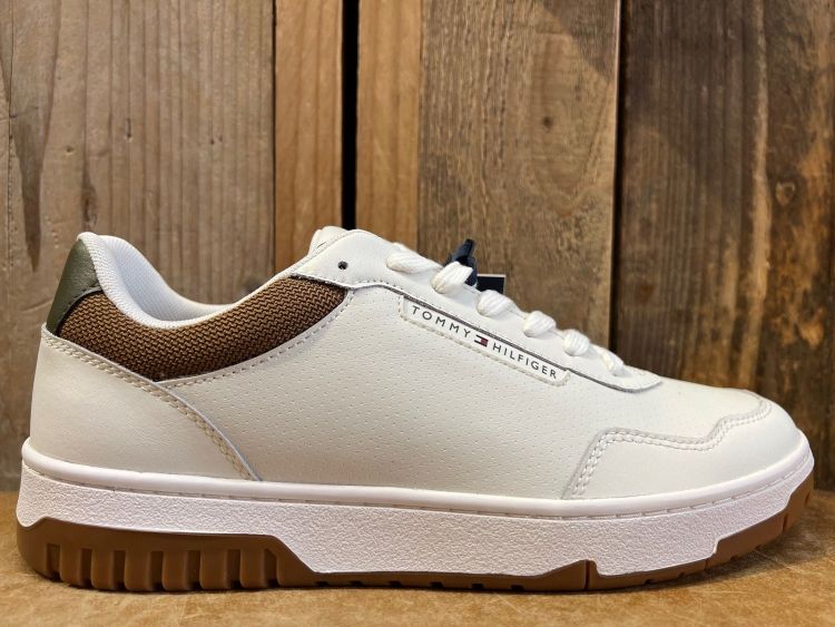 Tommy Hilfiger Veter Ecru heren (TH BASKET CORE LTH - FM0FM05629 0K4 Ecru/Army Green) - Mayday (Aalst)